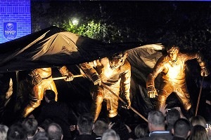 nhl_a_statue11_300