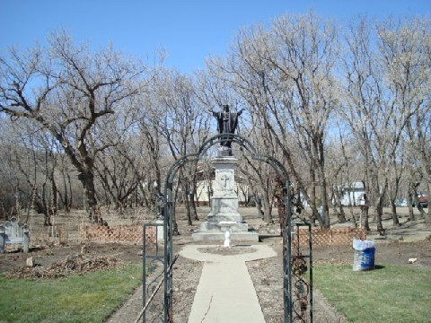 statue2.JPG