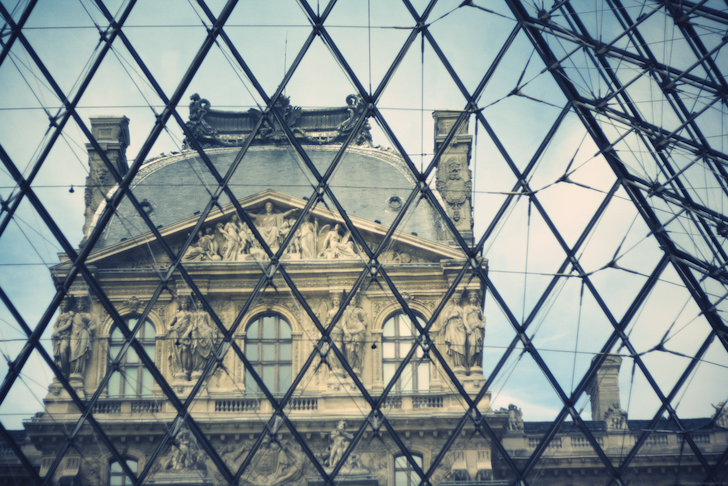 pyramidelouvre_effected.png